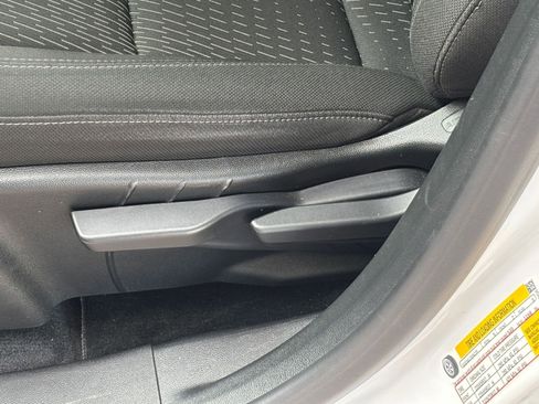 Used 2025 Chevrolet Equinox LT image 23