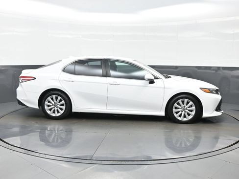 Used 2019 Toyota Camry LE w/ Convenience Package FWD image 7