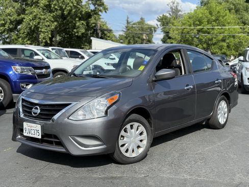 Used 2019 Nissan Versa SV FWD image 2