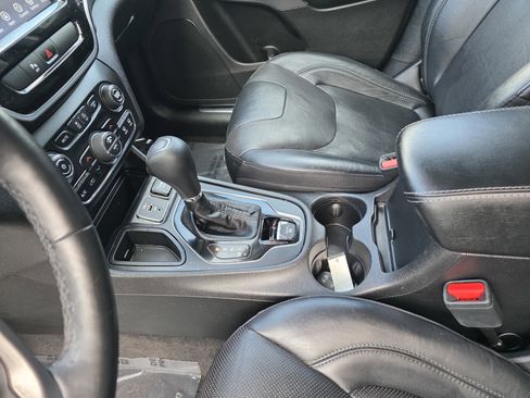 Used 2020 Jeep Cherokee Limited image 13