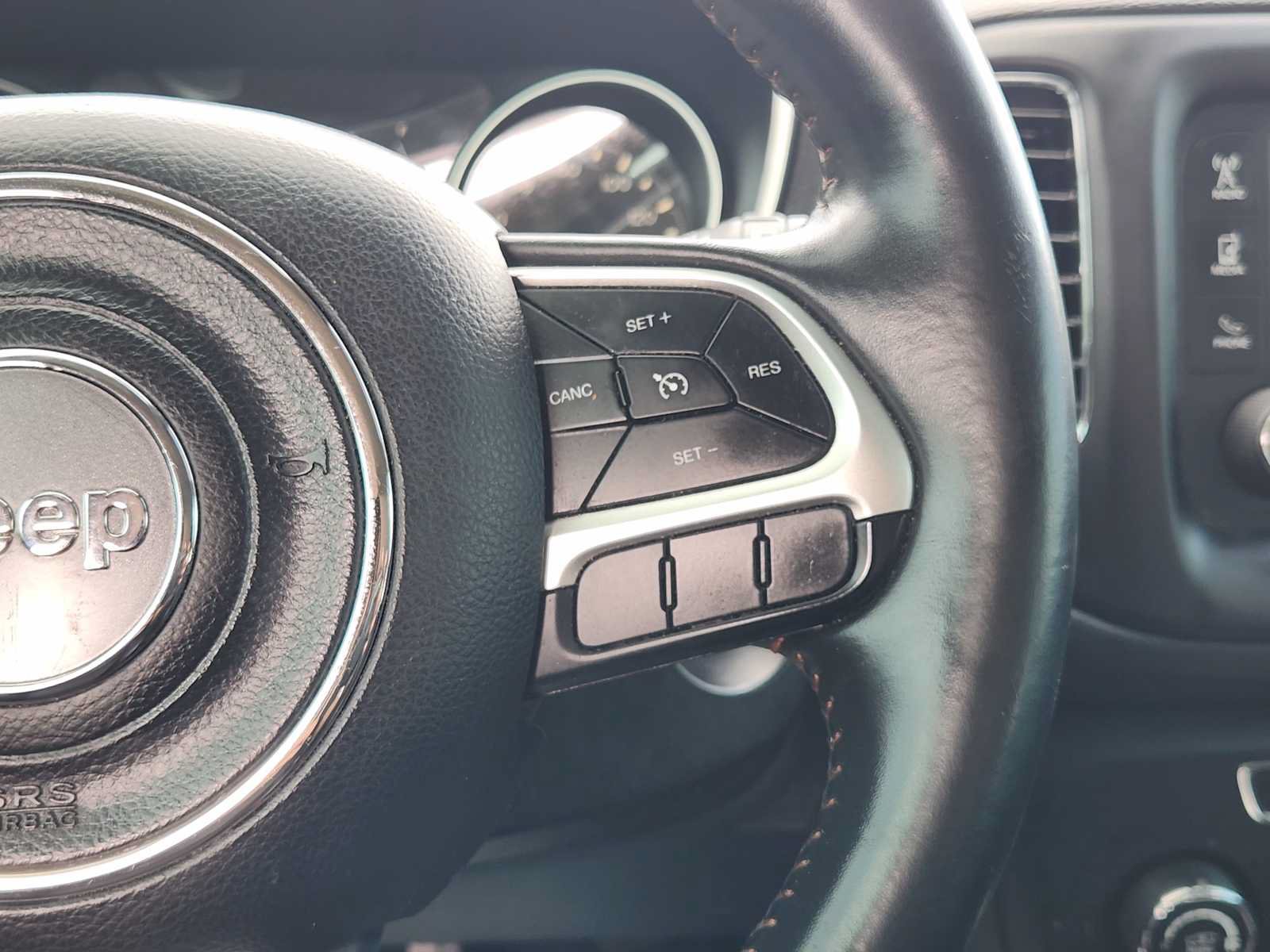 Used 2018 Jeep Compass Latitude FWD image 28