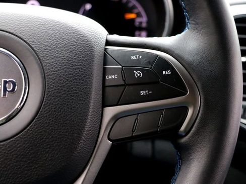 Used 2019 Jeep Grand Cherokee Laredo RWD image 13