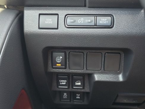 Used 2025 Nissan Frontier PRO-4X AWD/4WD image 23