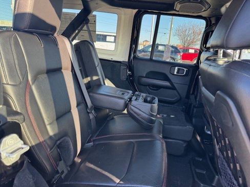 Used 2018 Jeep Wrangler Unlimited Rubicon w/ Dual Top Group AWD/4WD image 31