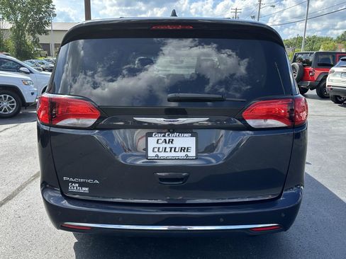 Used 2019 Chrysler Pacifica Touring-L FWD image 14