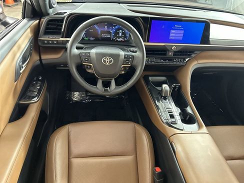 Used 2025 Toyota Crown Signia image 22
