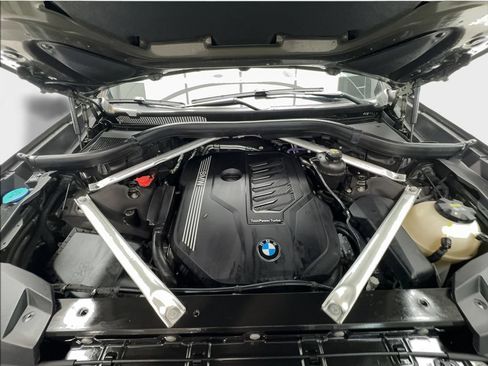 Used 2022 BMW X7 xDrive40i w/ M Sport Package AWD/4WD image 19