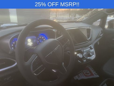 New 2026 Chrysler Pacifica Select image 11