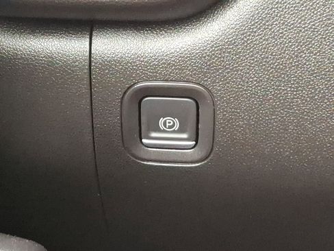 Used 2022 Chevrolet Silverado 1500 Custom image 22