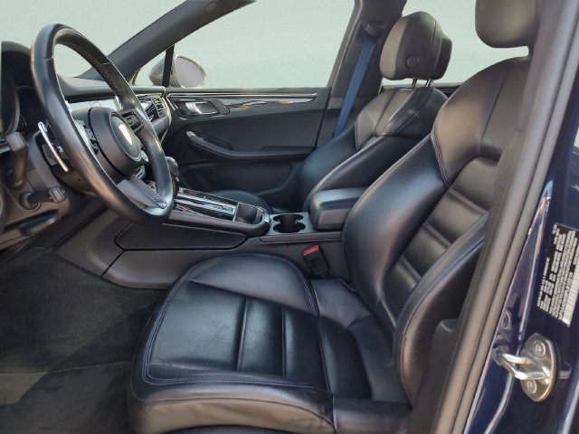 Used 2023 Porsche Macan Turbo AWD/4WD image 26