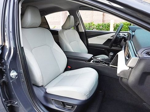 Used 2025 Toyota Camry XLE image 12