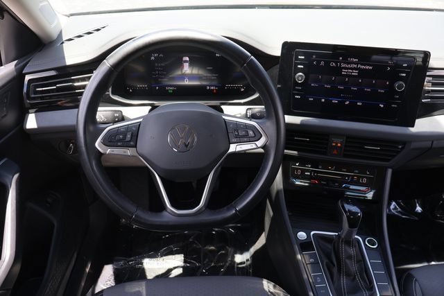 Certified 2025 Volkswagen Jetta SE FWD image 15