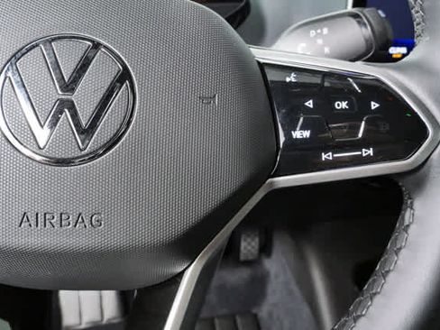 Certified 2025 Volkswagen ID.4 Pro RWD image 14