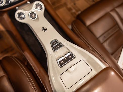 Used 2012 Ferrari California image 28