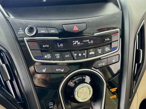 Used 2024 Acura RDX SH-AWD image 18