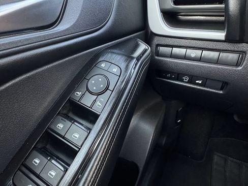 Used 2025 Nissan Rogue SV FWD image 16