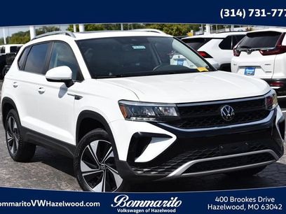 Used 2024 Volkswagen Taos SE w/ Panoramic Sunroof Package