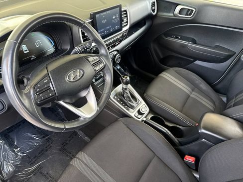Used 2025 Hyundai Venue SEL FWD image 9
