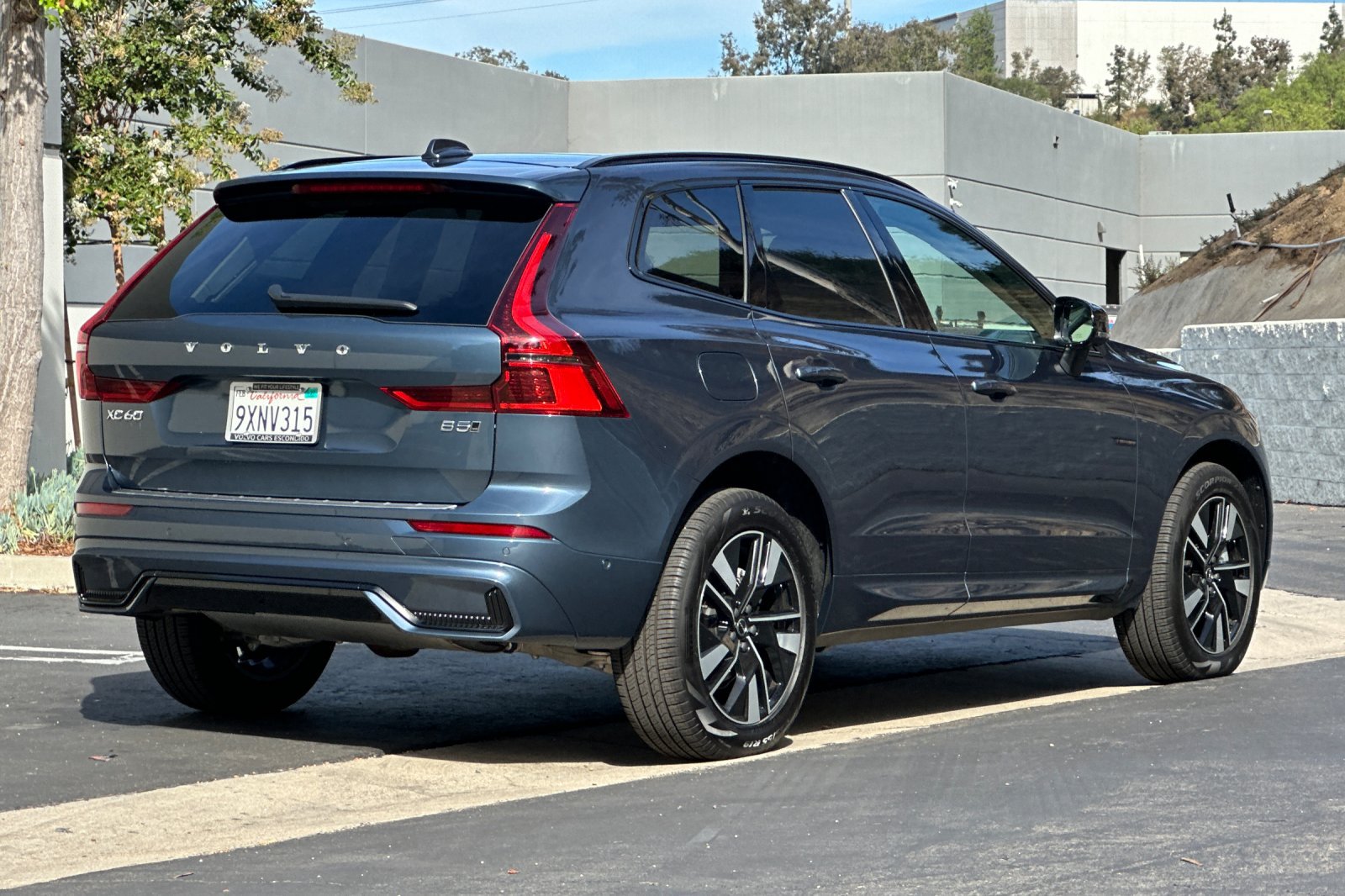 Certified 2026 Volvo XC60 B5 Plus AWD/4WD image 4