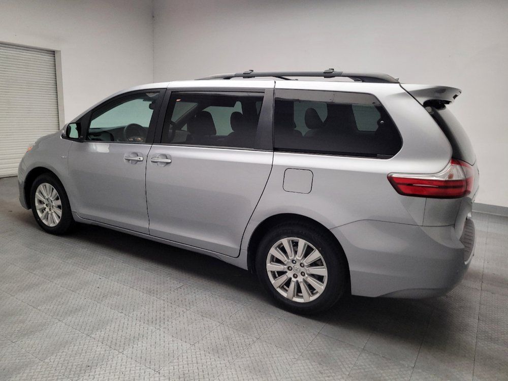 Used 2017 Toyota Sienna AWD image 3