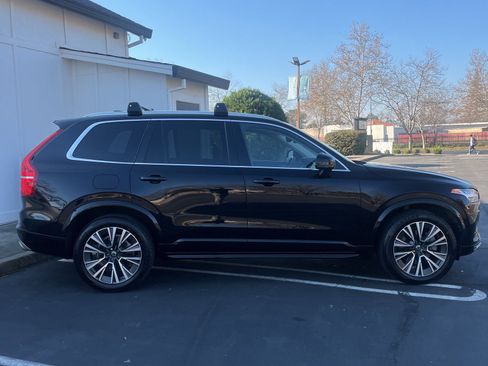 Used 2021 Volvo XC90 T5 Momentum w/ Protection Package Premier image 8