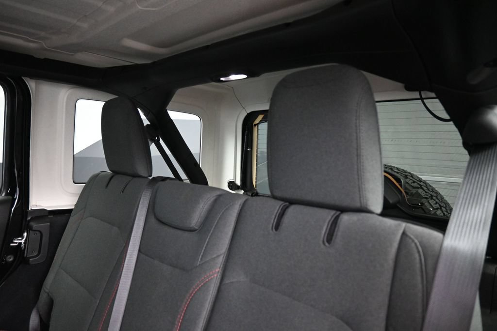 Used 2025 Jeep Wrangler Unlimited Rubicon AWD/4WD image 24