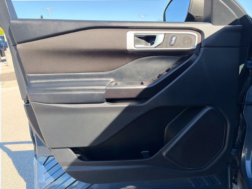 Used 2020 Ford Explorer XLT AWD/4WD image 13