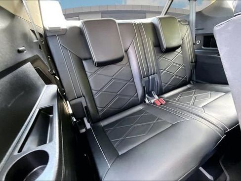 Used 2024 Volkswagen Atlas SE AWD/4WD image 28
