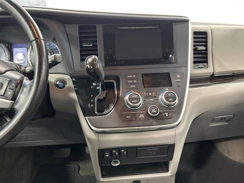 Used 2015 Toyota Sienna XLE image 20