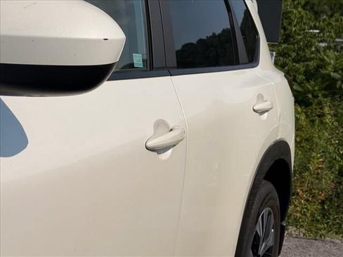 Used 2023 Nissan Rogue SV AWD/4WD image 7
