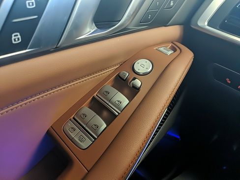 Used 2024 BMW X7 M60i w/ Executive Package image 37