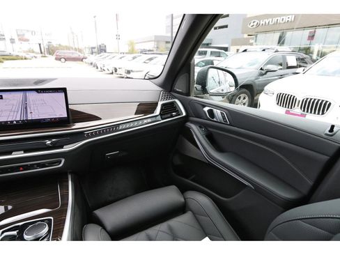 Used 2024 BMW X5 sDrive40i w/ Premium Package image 13