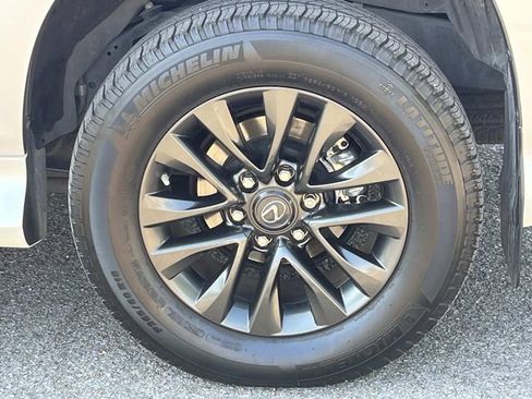 Used 2020 Lexus GX 460 Premium w/ Premium Package AWD/4WD image 11