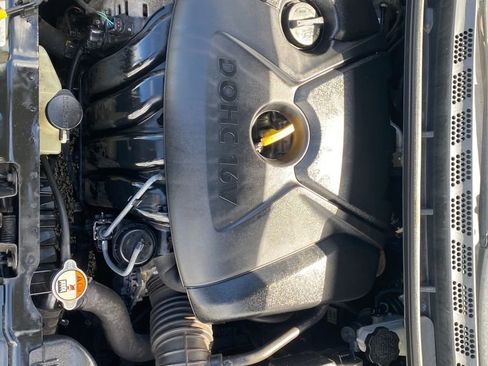 Used 2013 Hyundai Elantra GLS w/ Preferred Pkg image 10