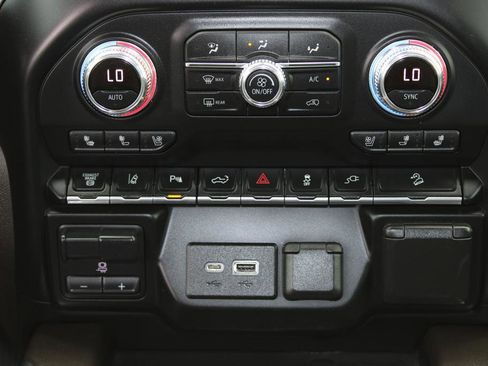 Used 2020 GMC Sierra 3500 Denali w/ Denali Ultimate Package image 27