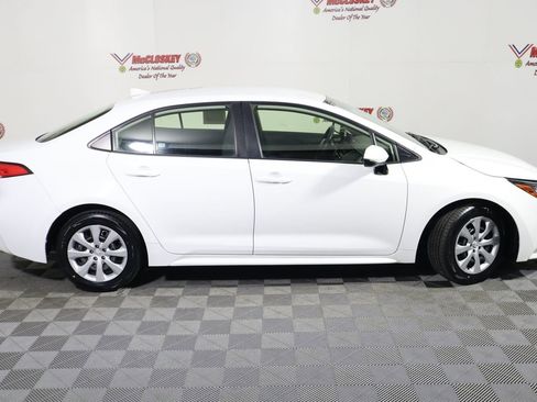 Used 2023 Toyota Corolla LE image 3