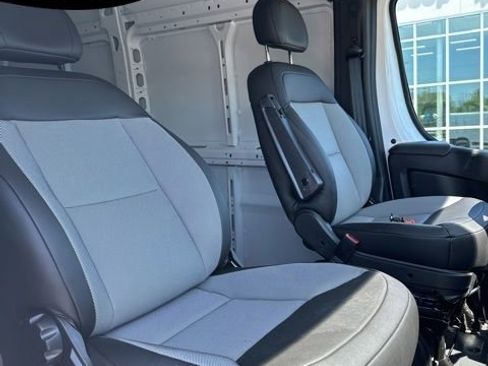 Used 2025 RAM ProMaster 2500 w/ Safety Group FWD image 17