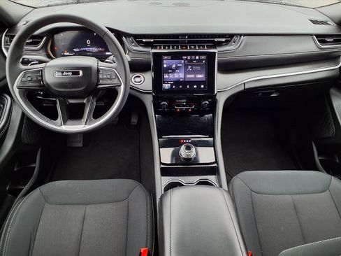 Used 2024 Jeep Grand Cherokee Laredo image 21