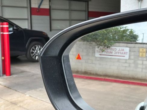Used 2025 Nissan Rogue SV FWD image 20