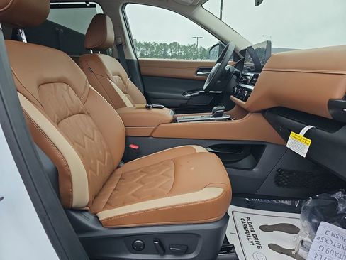 New 2026 Nissan Pathfinder Platinum w/ Cargo Package FWD image 14