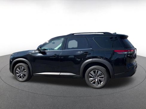 Used 2025 Nissan Pathfinder SV image 9