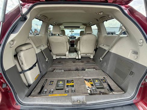 Used 2014 Toyota Sienna XLE FWD image 19
