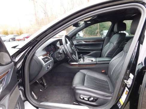 Used 2022 BMW 740i xDrive w/ M Sport Package AWD/4WD image 16