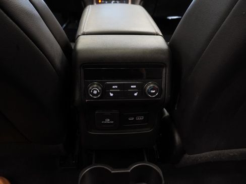 Certified 2023 GMC Acadia Denali w/ Denali Technology Package FWD image 19