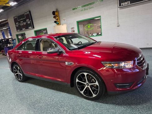 Used 2015 Ford Taurus Limited w/ Equipment Group 301A AWD/4WD image 4