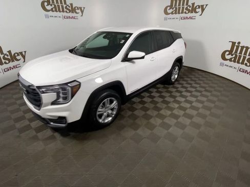 Used 2023 GMC Terrain SLE AWD/4WD image 4