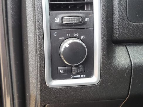 Used 2022 RAM 1500 Classic SLT AWD/4WD image 20
