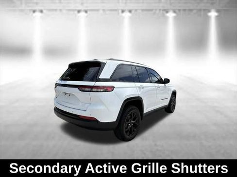 Certified 2024 Jeep Grand Cherokee Altitude AWD/4WD image 7