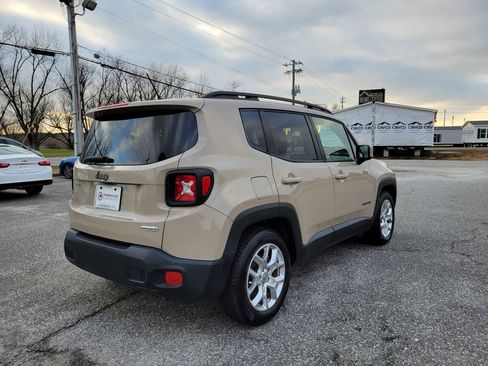 Used 2016 Jeep Renegade Latitude image 5