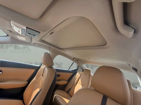 Used 2025 Nissan Sentra SV w/ SV Premium Package FWD image 6